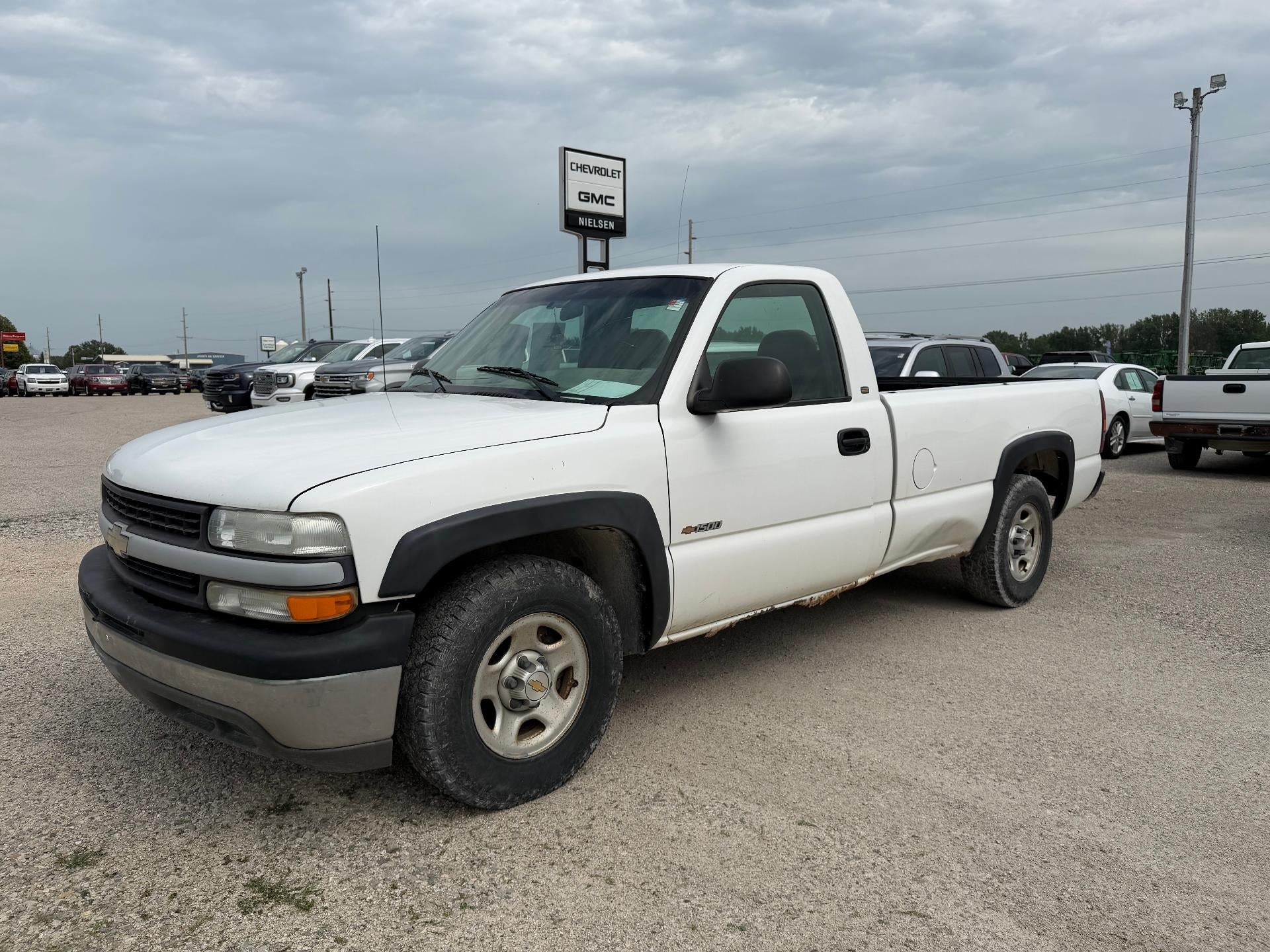 2001 Chevrolet Silverado 1500 Base in Summit White — front three-quarter view