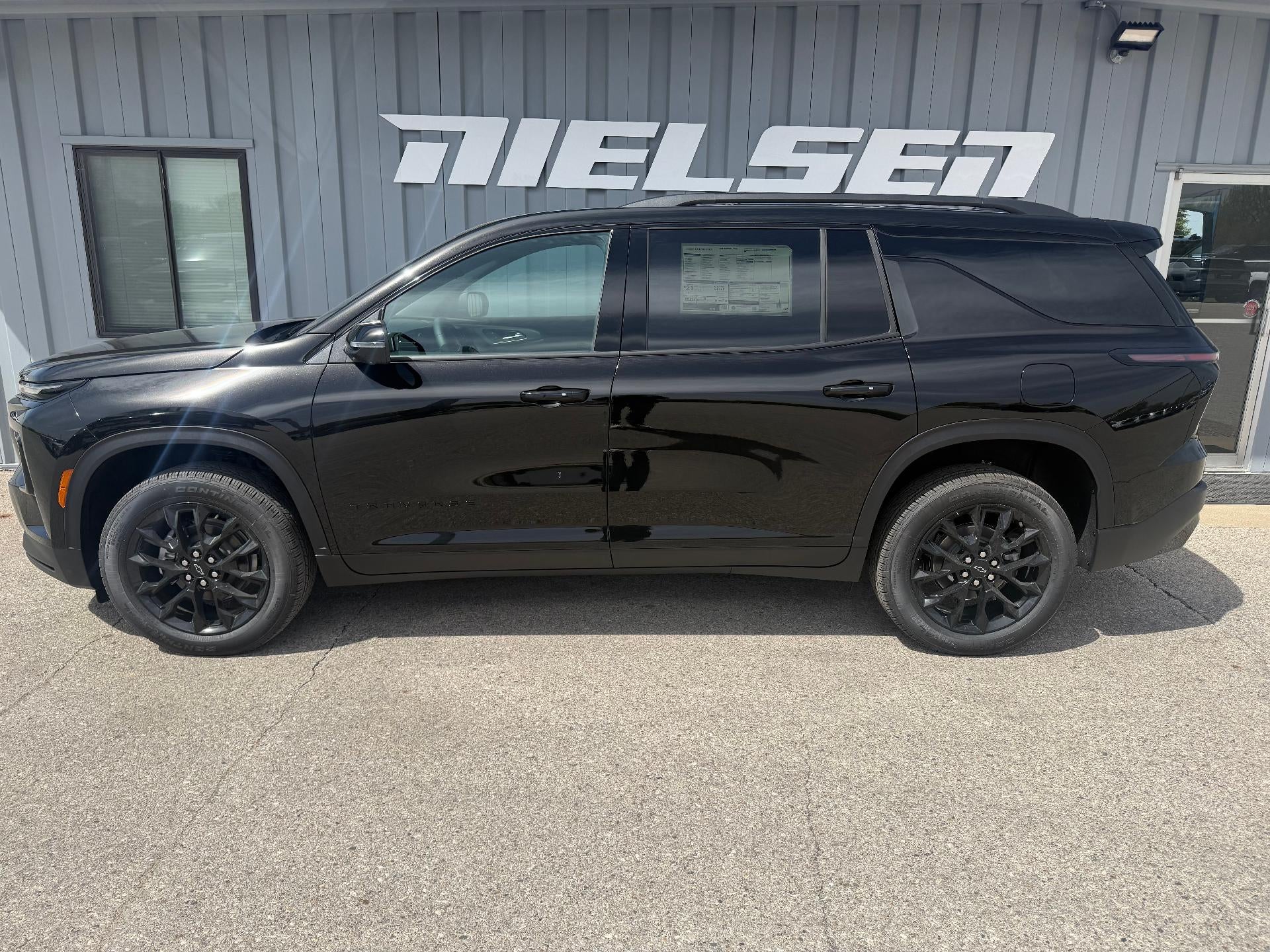 2026 Chevrolet Traverse LT in Mosaic Black Metallic — front three-quarter view